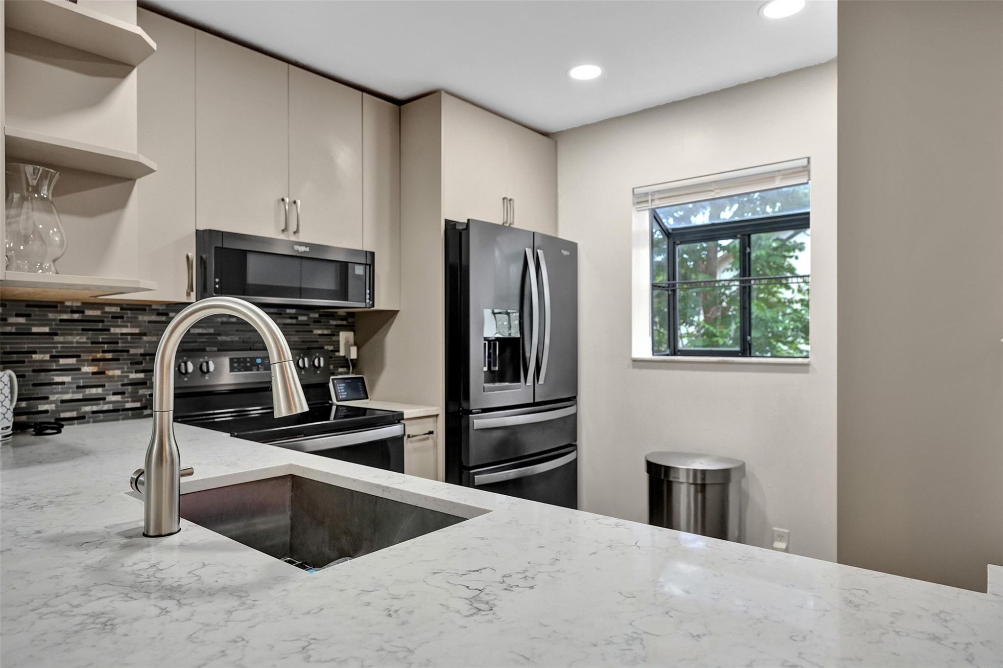 401 Gardens Dr 203