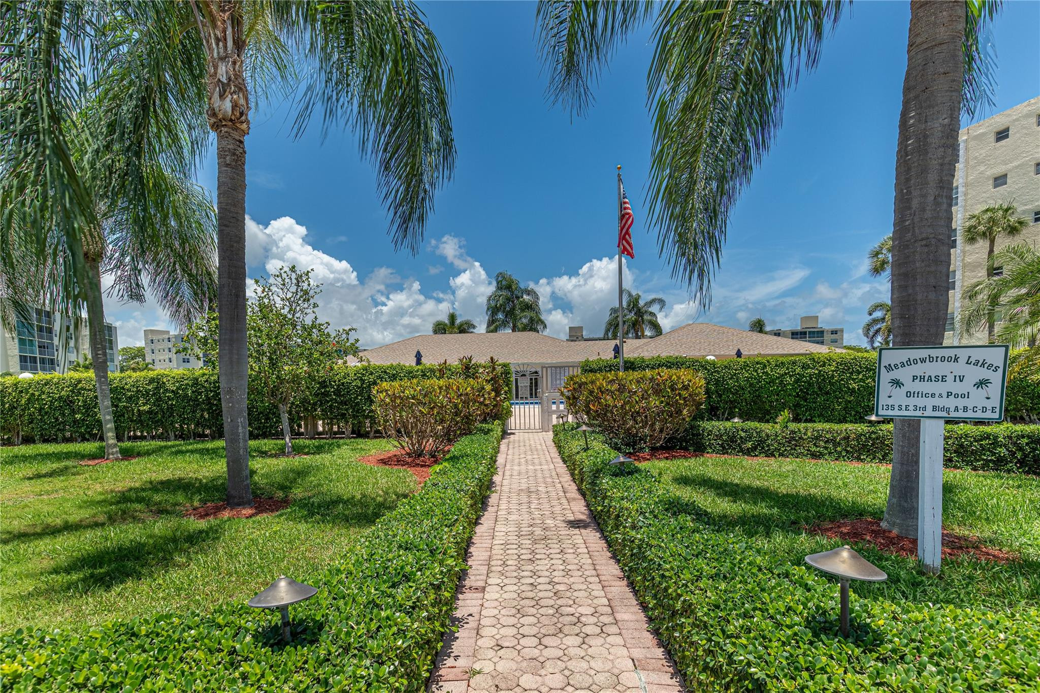 MEADOWBROOK LAKES VIEW CONDO - Residential