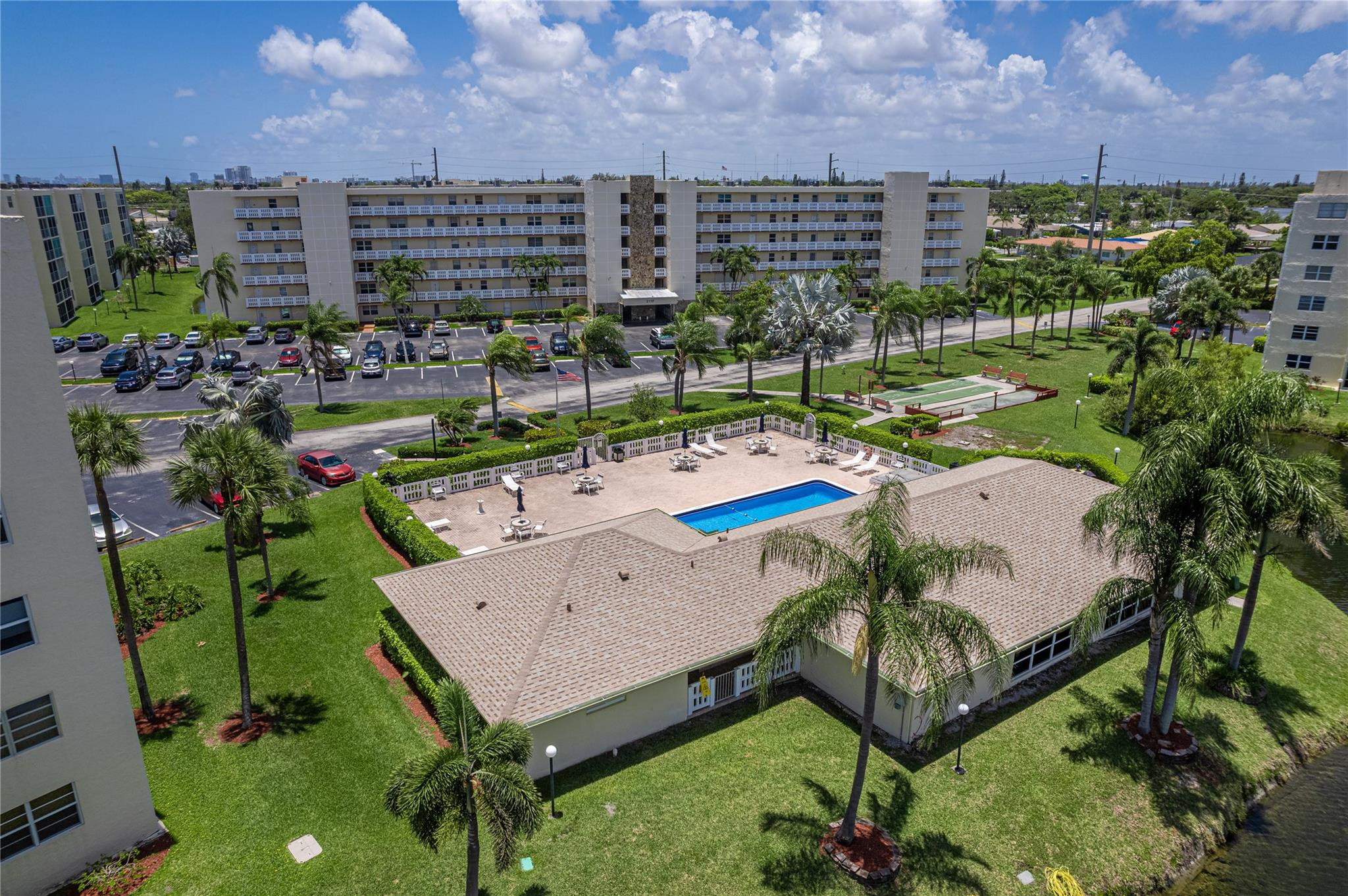 MEADOWBROOK LAKES VIEW CONDO - Residential