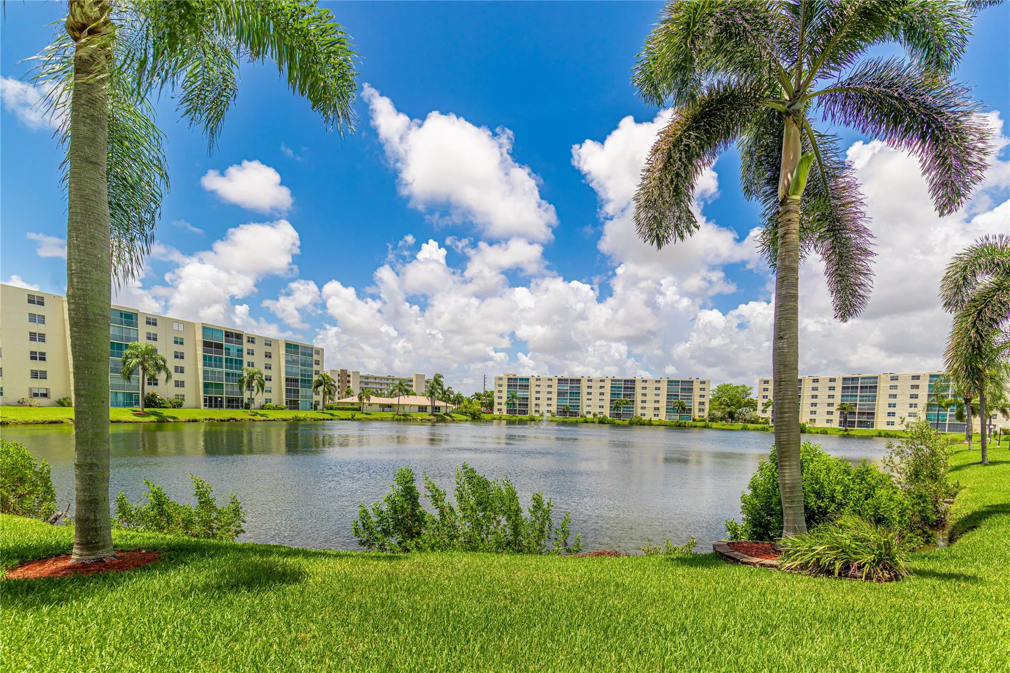 MEADOWBROOK LAKES VIEW CONDO - Residential