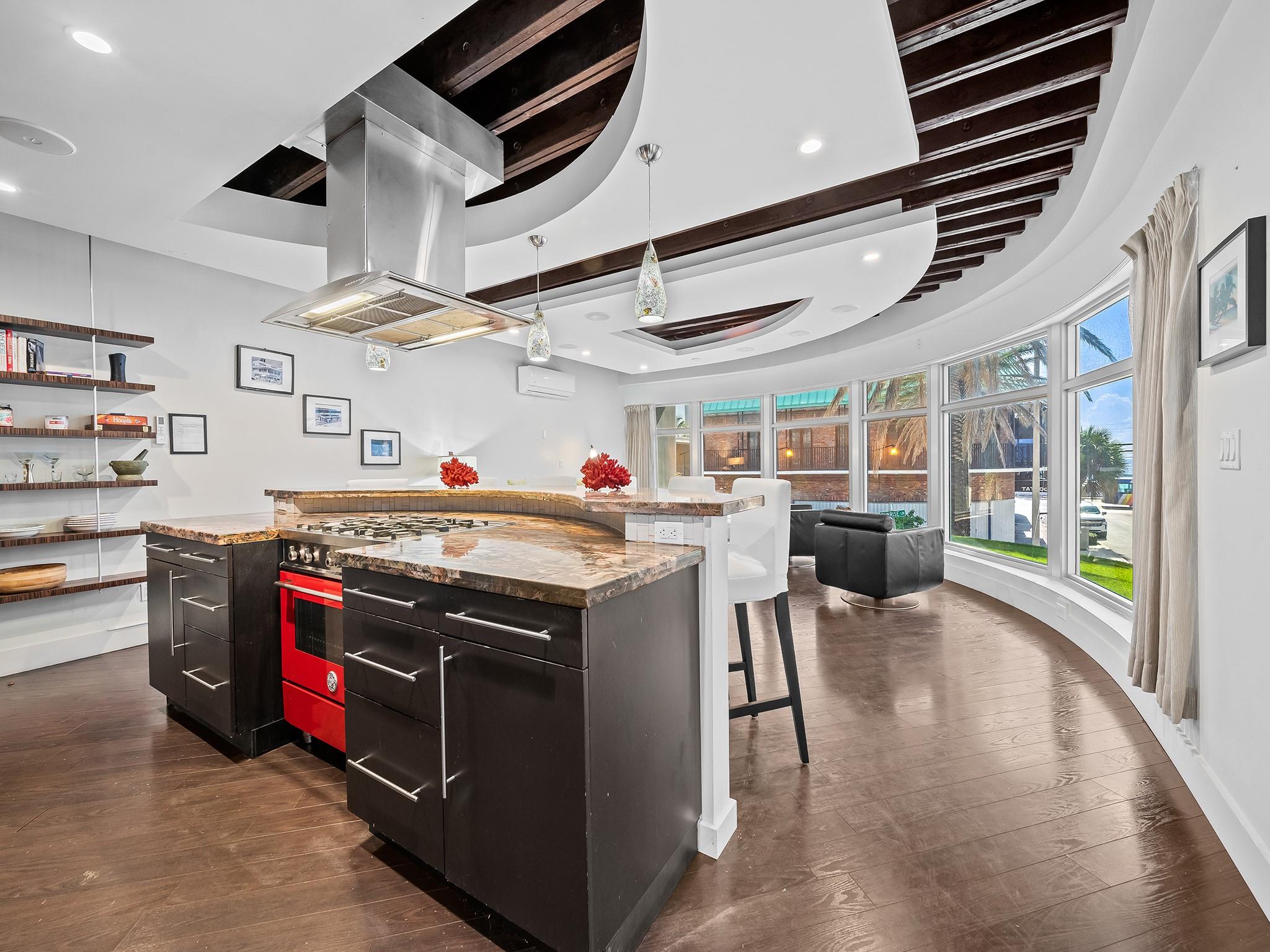 901 Sunrise Ln