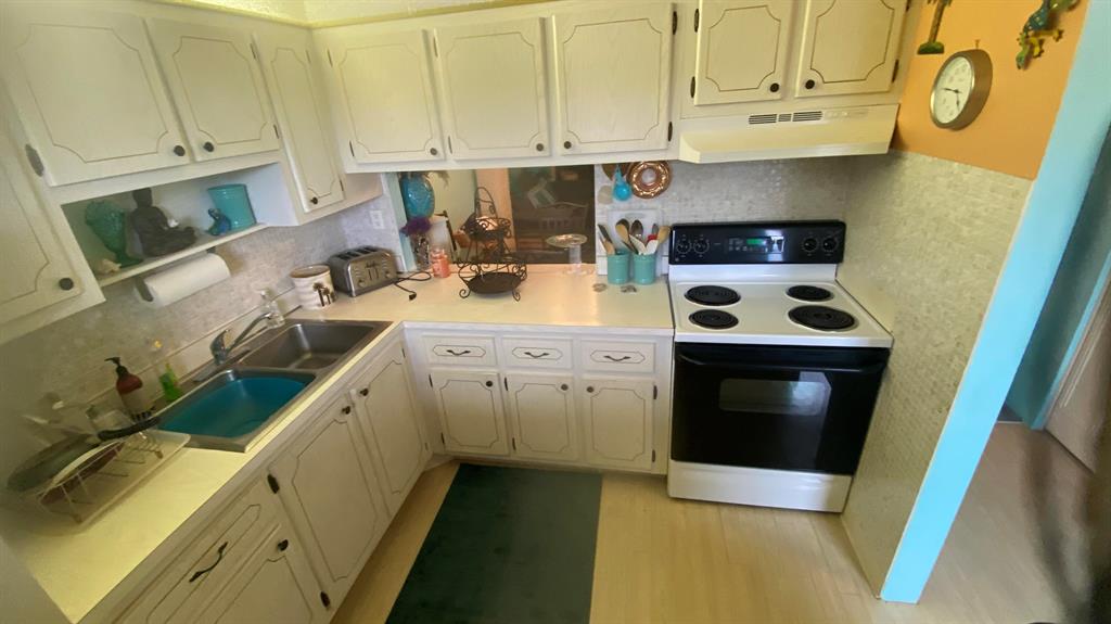 LAKE CLARKE GARDENS CONDO 17 - Residential