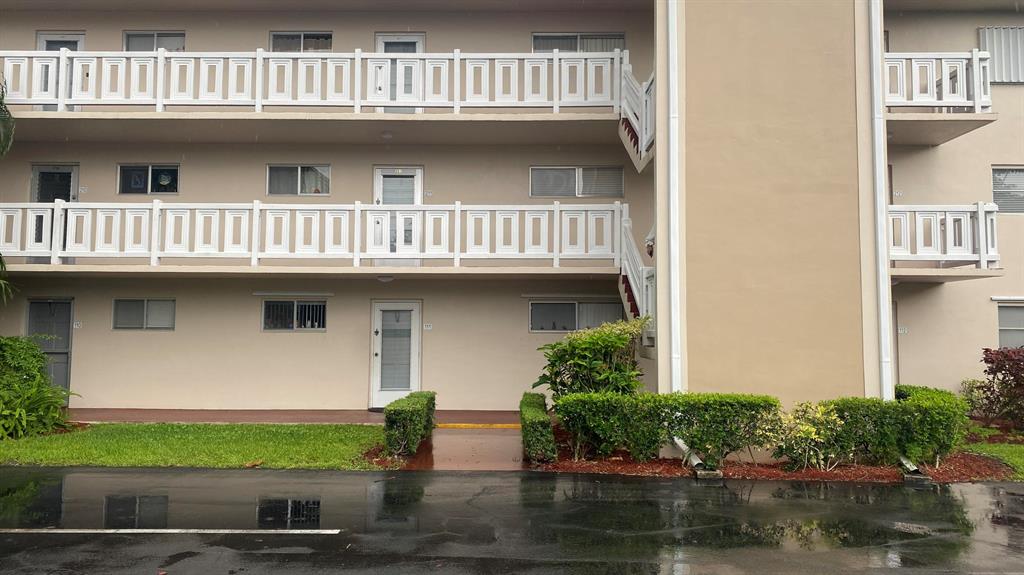 LAKE CLARKE GARDENS CONDO 17 - Residential