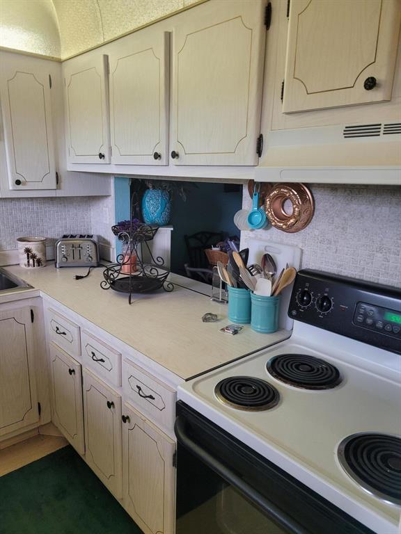 LAKE CLARKE GARDENS CONDO 17 - Residential