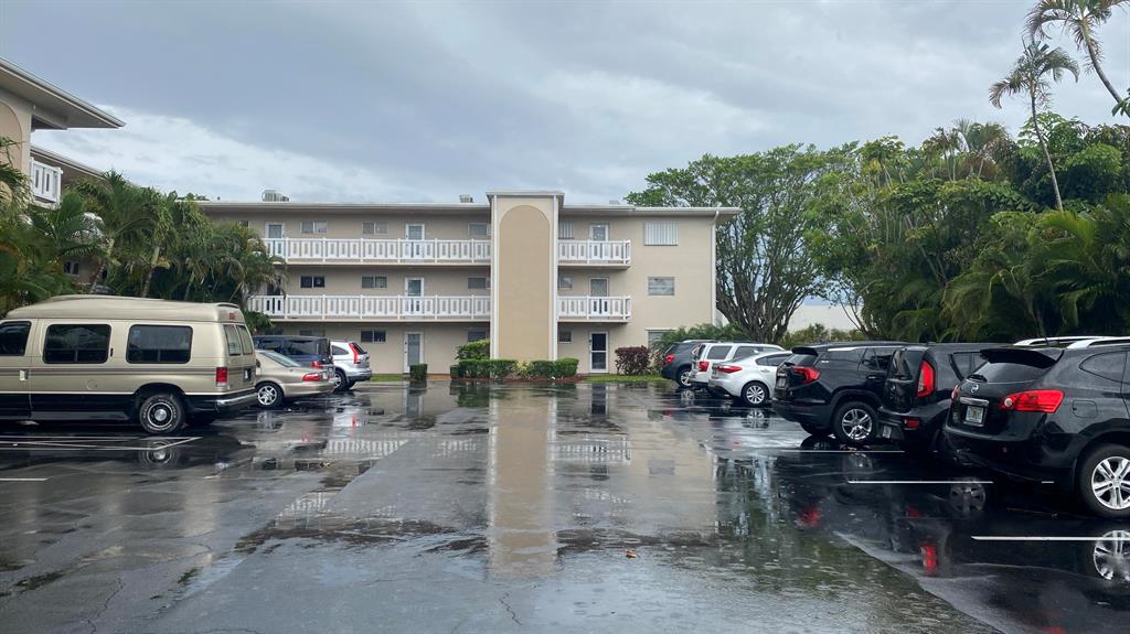 LAKE CLARKE GARDENS CONDO 17 - Residential