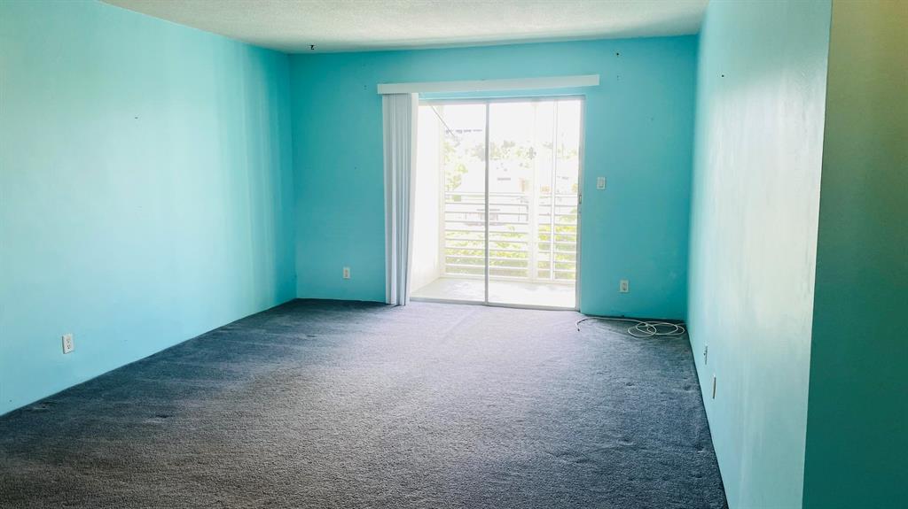 LAKE CLARKE GARDENS CONDO 17 - Residential