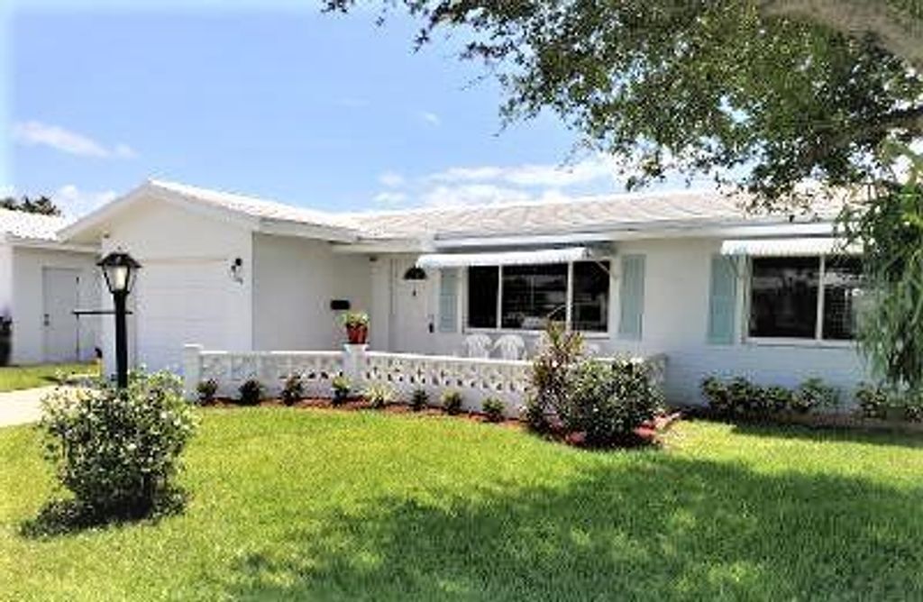 Photo of 1724 SW 19th Drive, Boynton Beach, FL 33426 (MLS # R10802633)
