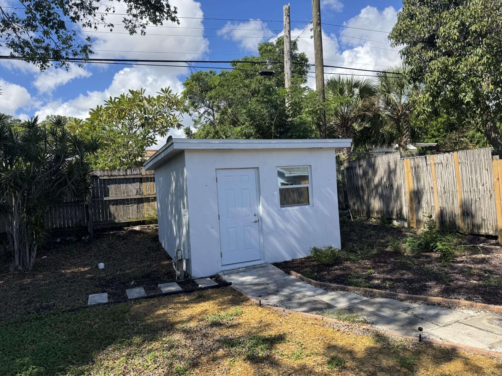 LAKE WORTH TOWN OF - Residential