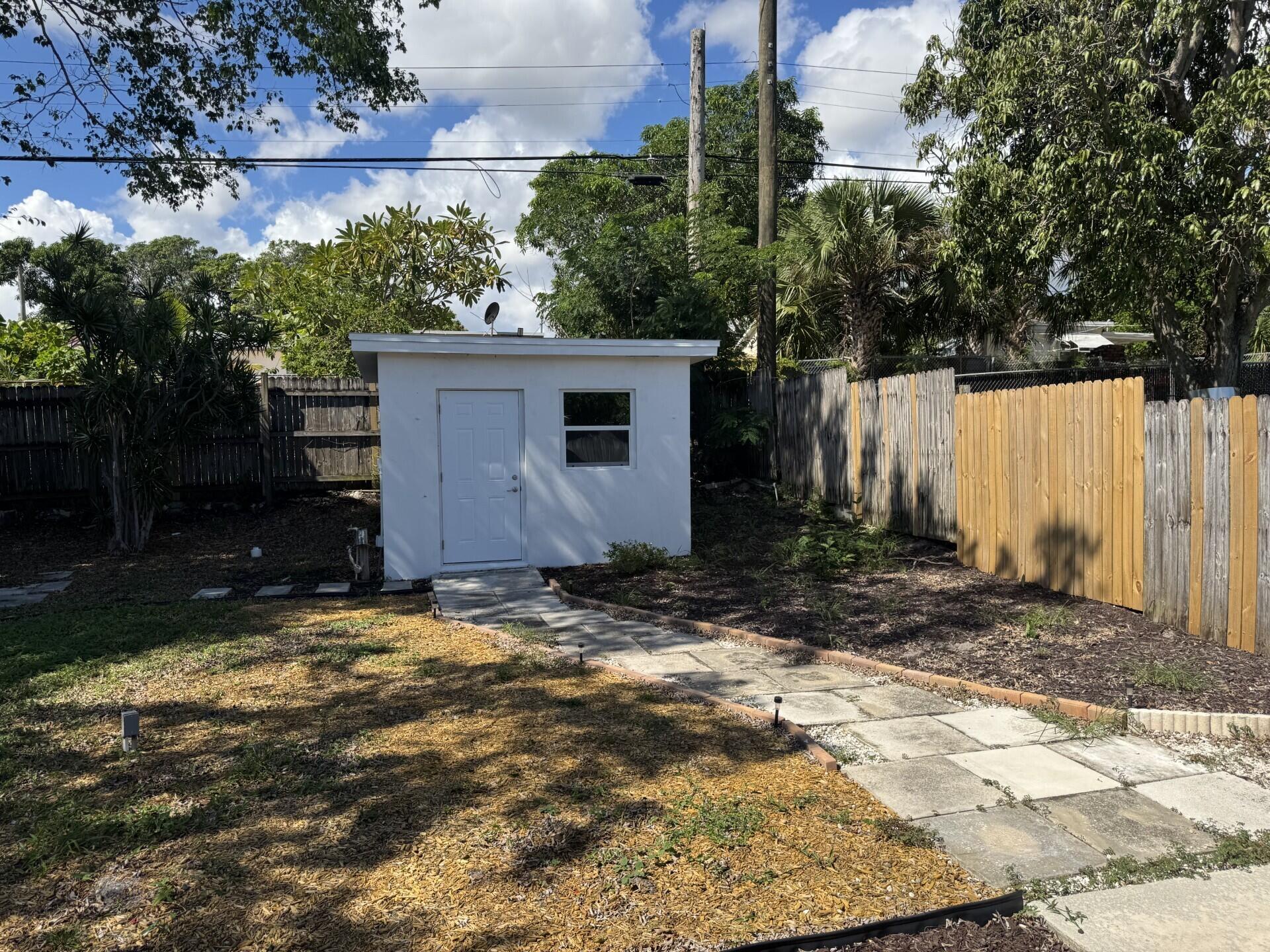 LAKE WORTH TOWN OF - Residential