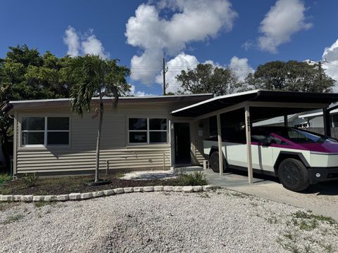 Photo of 821 N B Street, Lake Worth Beach, FL 33460 (MLS # R11134777)
