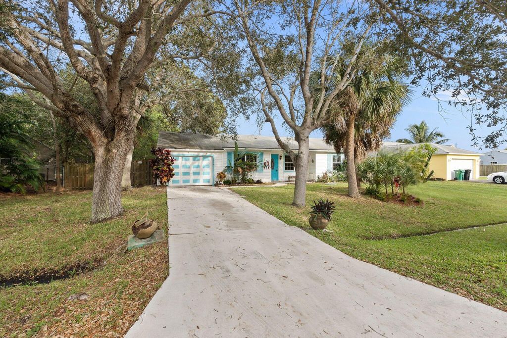 Photo of 1914 SE Dranson Circle, Port Saint Lucie, FL 34952 (MLS # R10947001)