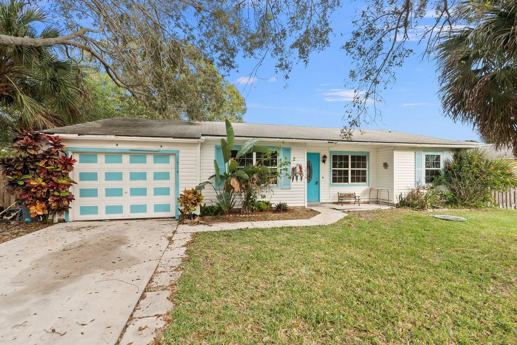 Photo of 1914 SE Dranson Circle, Port Saint Lucie, FL 34952 (MLS # R10947001)