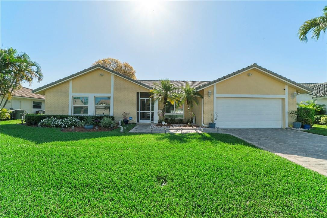 BOCA GREENS - Residential