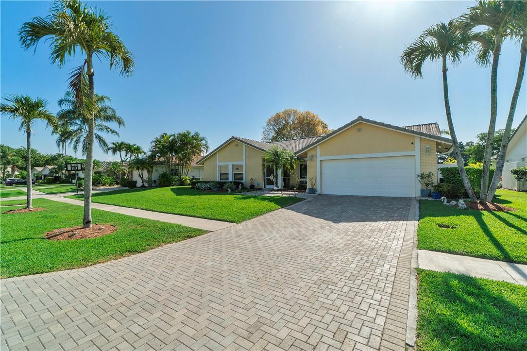 BOCA GREENS - Residential