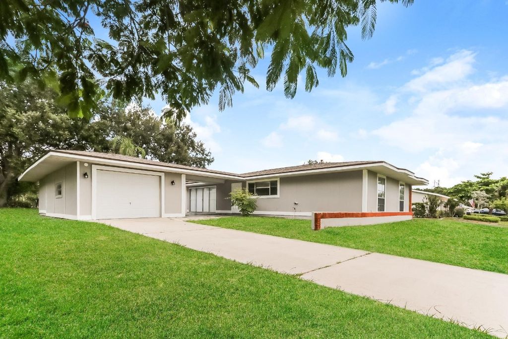 Photo of 417 NE Cornwall Avenue, Port Saint Lucie, FL 34983 (MLS # F10498275)