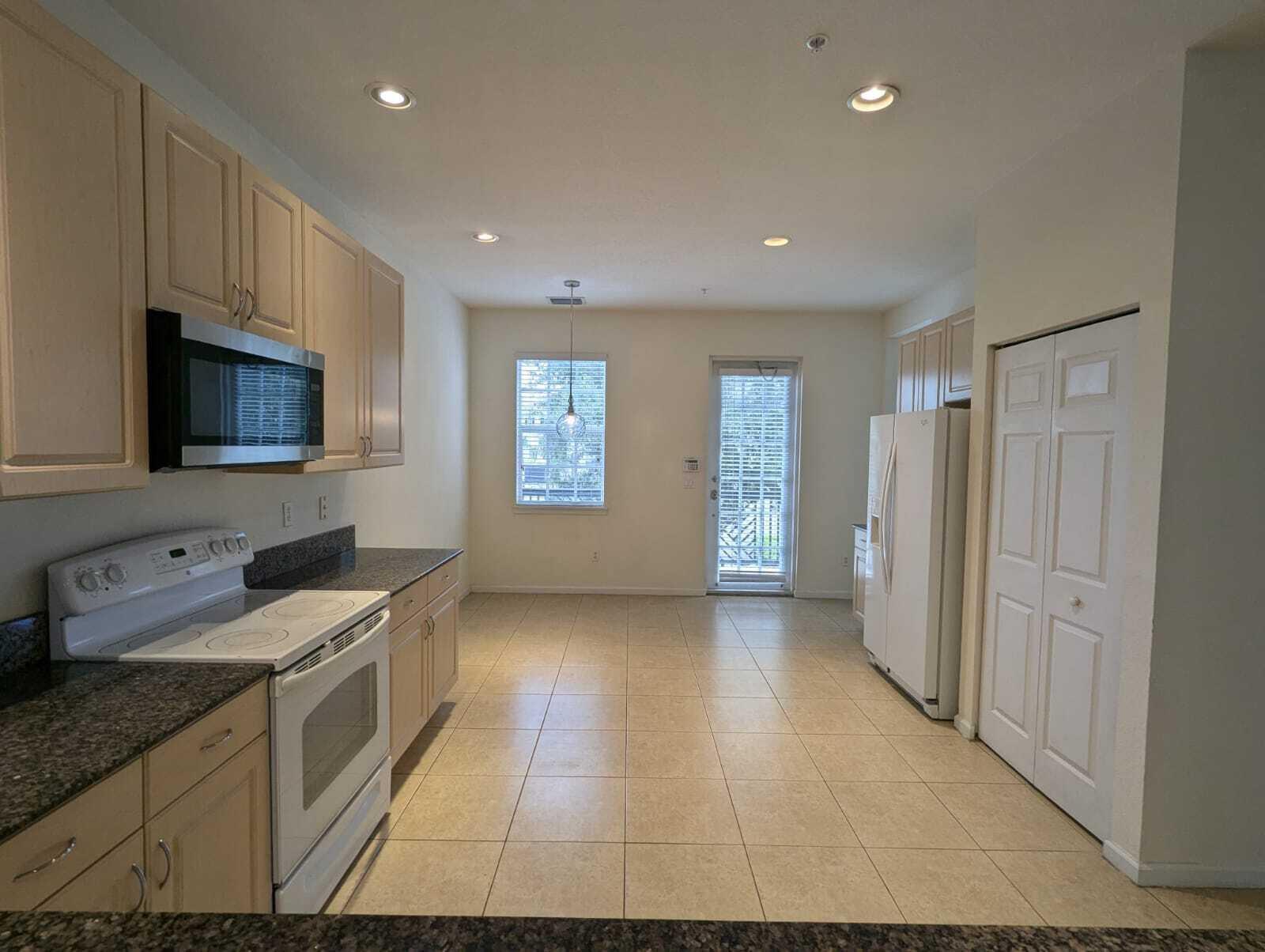 GREENWICH RESIDENTIAL CON - Residential Lease