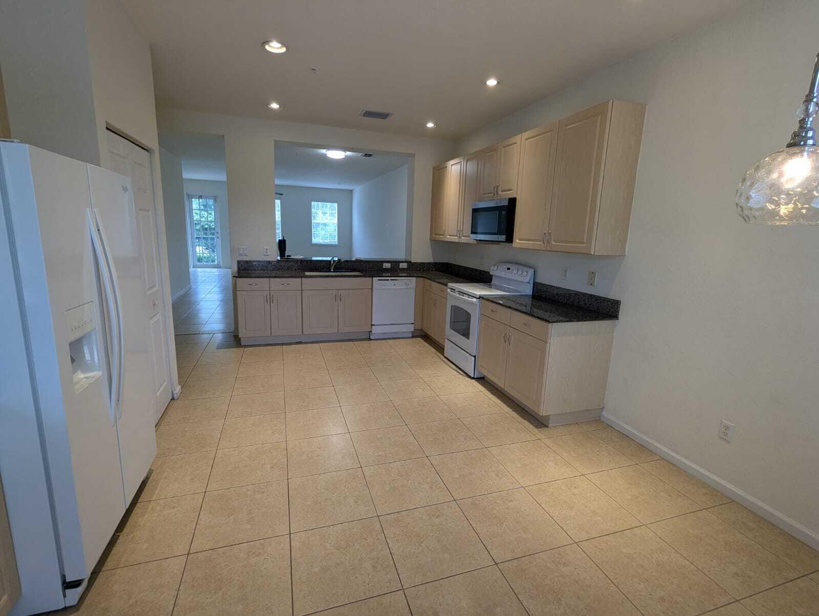 GREENWICH RESIDENTIAL CON - Residential Lease