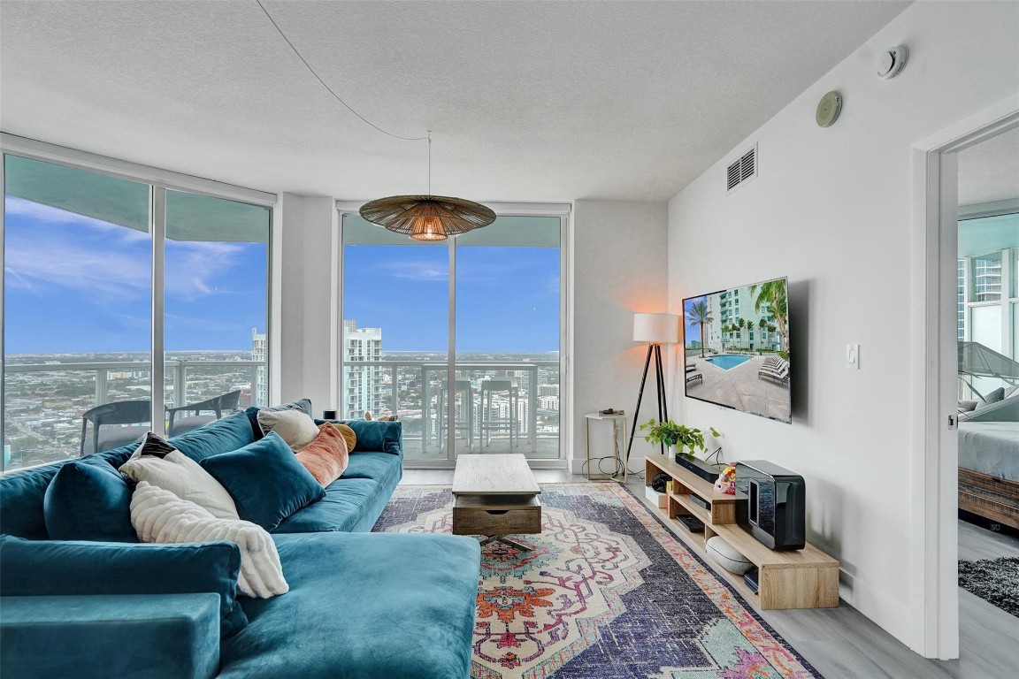 1900 N Bayshore Drive 3718