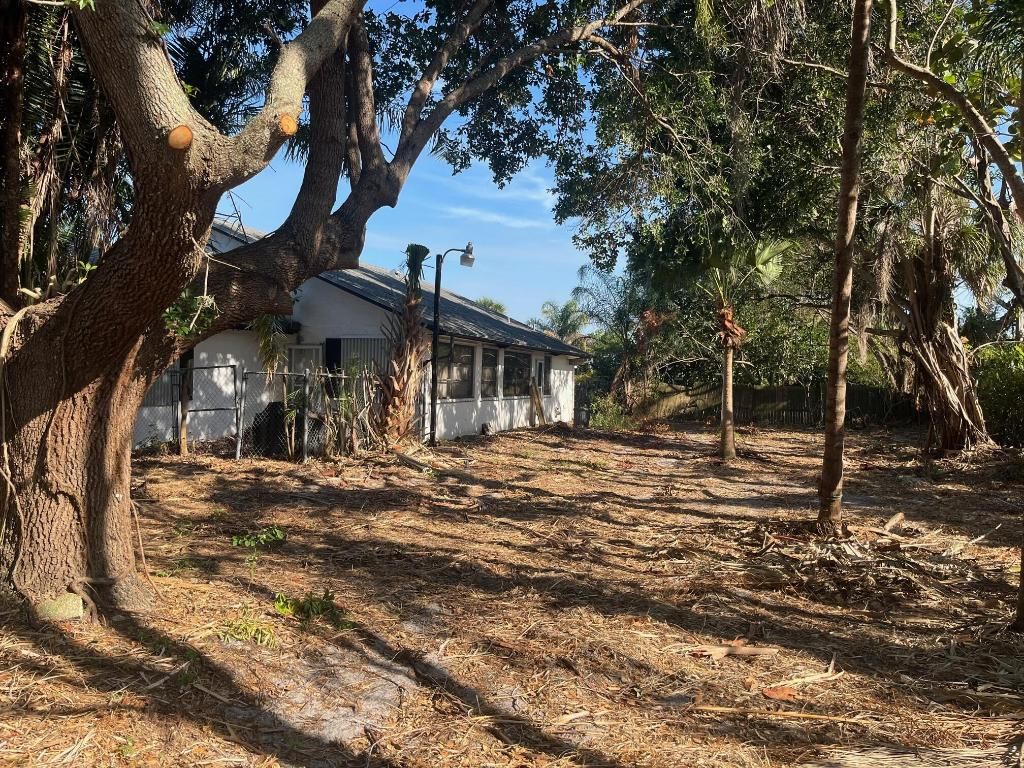 Photo of 2250 SE Shelter Drive, Port Saint Lucie, FL 34952 (MLS # R10936775)