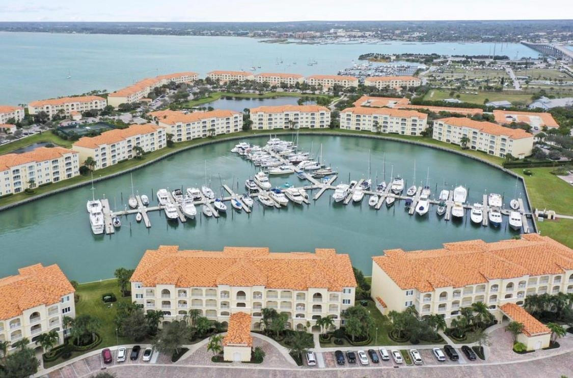 Harbour Isle At Hutchinso - Residential Lease