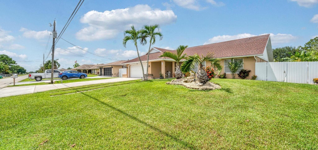 Photo of 333 SW Whitmore Drive, Port Saint Lucie, FL 34984 (MLS # R11008402)
