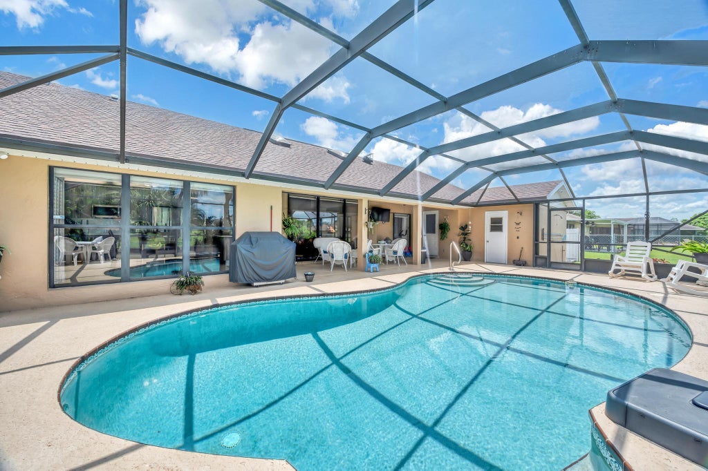 Photo of 333 SW Whitmore Drive, Port Saint Lucie, FL 34984 (MLS # R11008402)