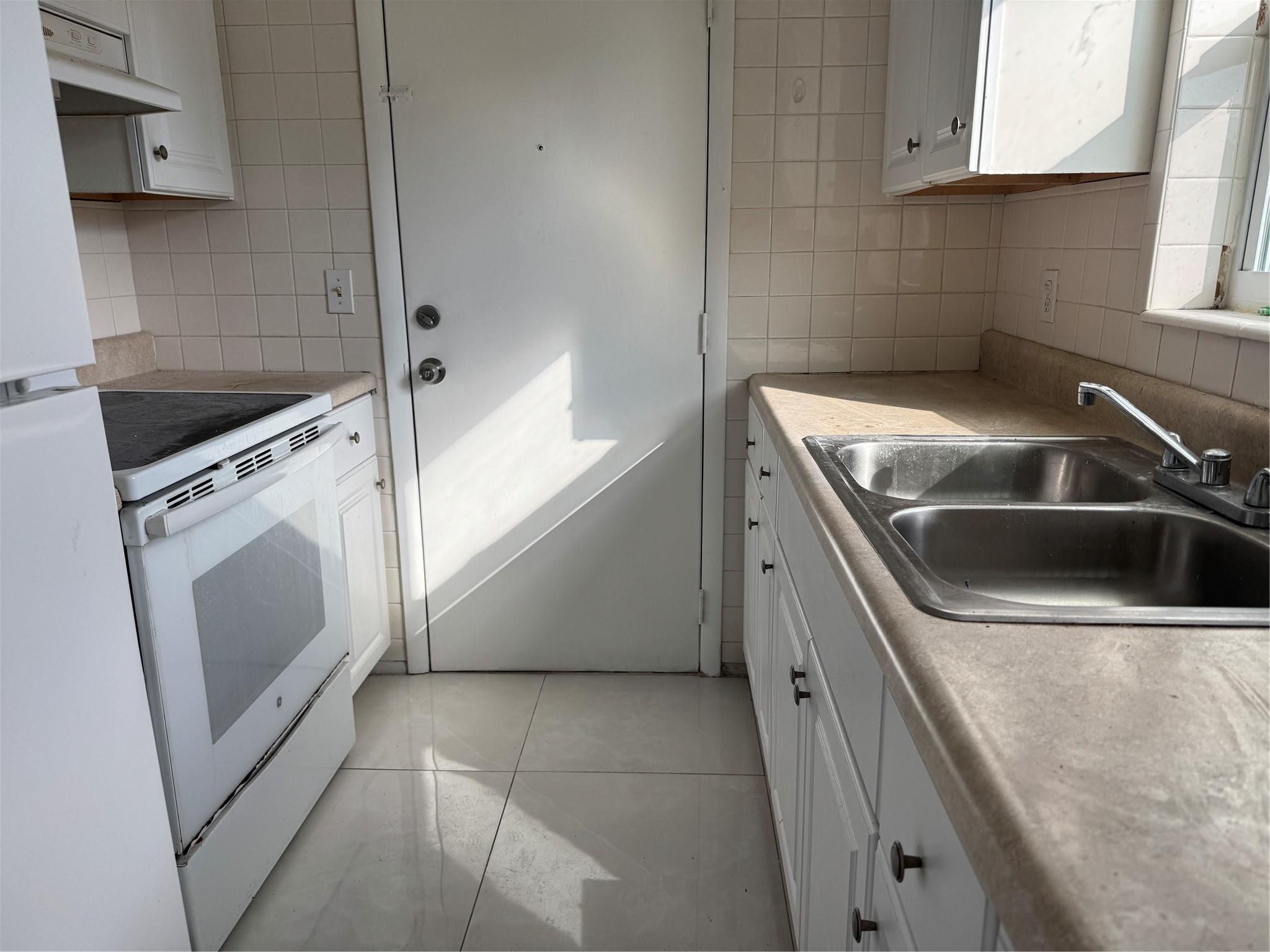 1150 E Sample Rd 102