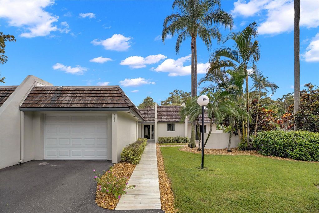 Photo of 816 E Cypress Ln #P-16, Pompano Beach, FL 33069 (MLS # F10402220)