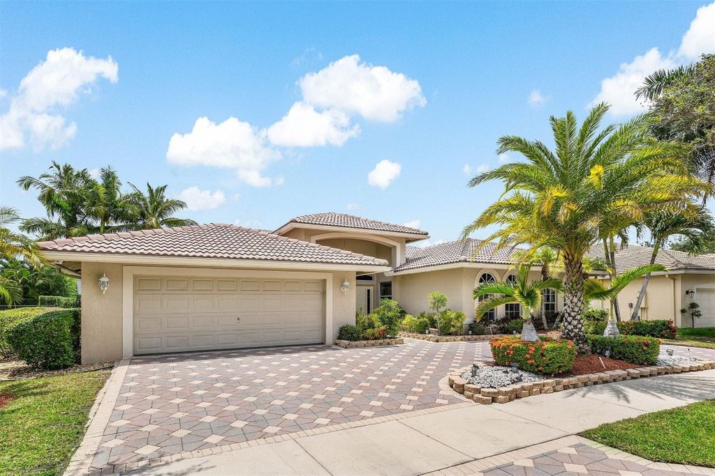 Photo of 3852 Oak Ridge Circle, Weston, FL 33331 (MLS # F10544834)
