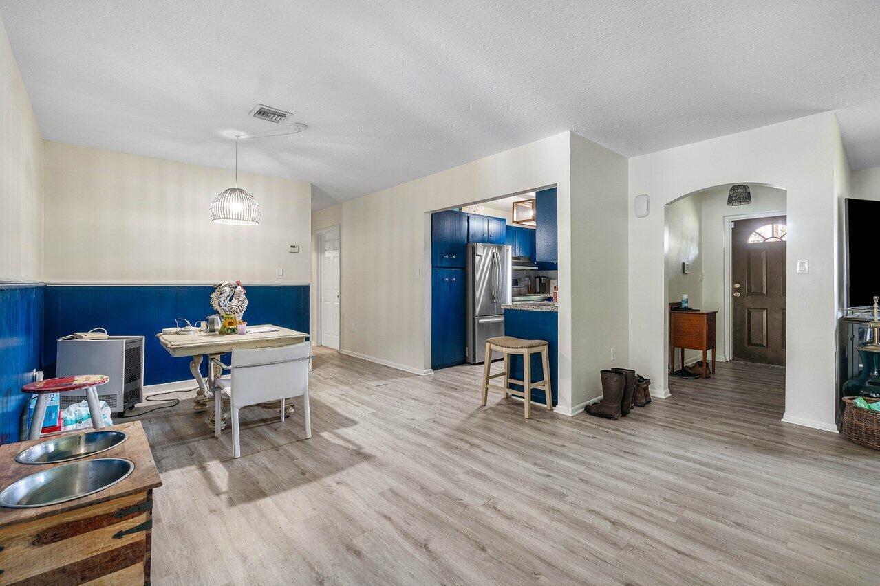 LOXAHATCHEE GROVES - Residential