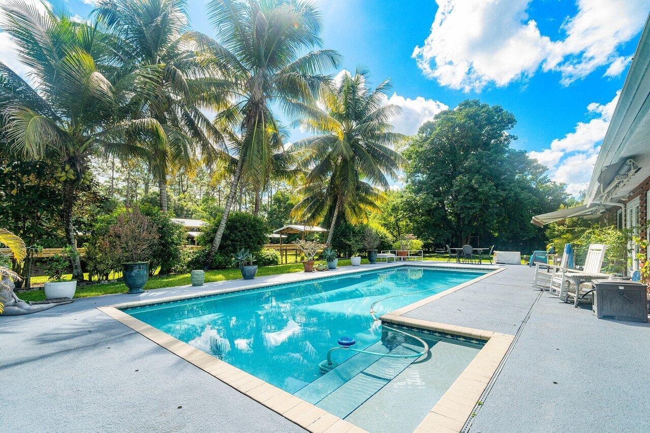 LOXAHATCHEE GROVES - Residential