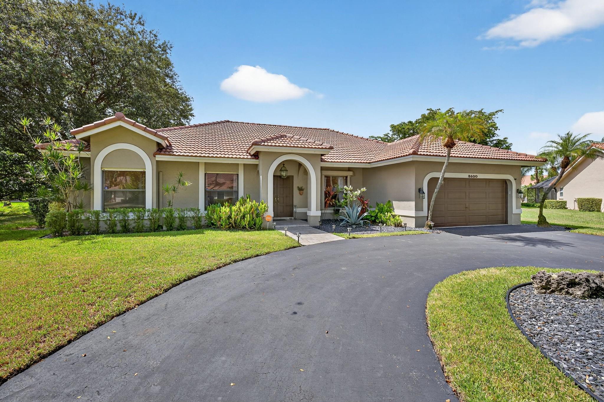 SPACIOUS 4 BEDROON 3 BATH SCREENED POOL HOME ON THE WATER. HUGE LOT BOASTING 3000 SQ FT, **BRAND NEW ROOF** (INSTALLED APRIL 2024) BAY WINDOW IN LARGE ISLAND KITCHEN WITH GRANITE COUNTERTOPS. SEPERATE FORMAL DINING ROOM WITH PASS THRU TO KITCHEN, MASTER BEDROOM HAS A LARGE JACUZZI TUB, FIREPLACE IN FAMILY ROOM, ROLL UP HURRICANE SHUTTERS, CIRCULAR DRIVEWAY, 2 NEW WATER HEATERS, FRESHLY PAINTED INSIDE, BEST SCHOOLS, GREAT LOCATION NEAR THE SAWGRASS EXPRESSWAY, THIS ONE WON'T LAST, EASY TO SHOW