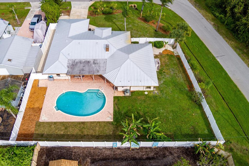 Photo of 798 SE Thanksgiving Avenue, Port Saint Lucie, FL 34984 (MLS # R11147048)