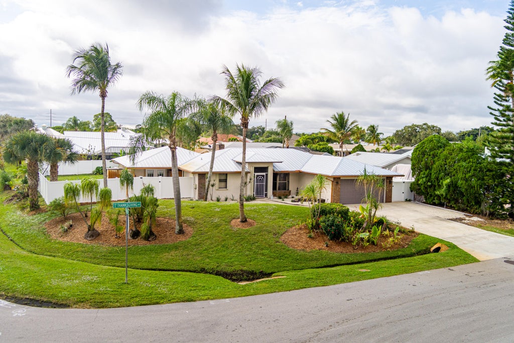 Photo of 798 SE Thanksgiving Avenue, Port Saint Lucie, FL 34984 (MLS # R11147048)