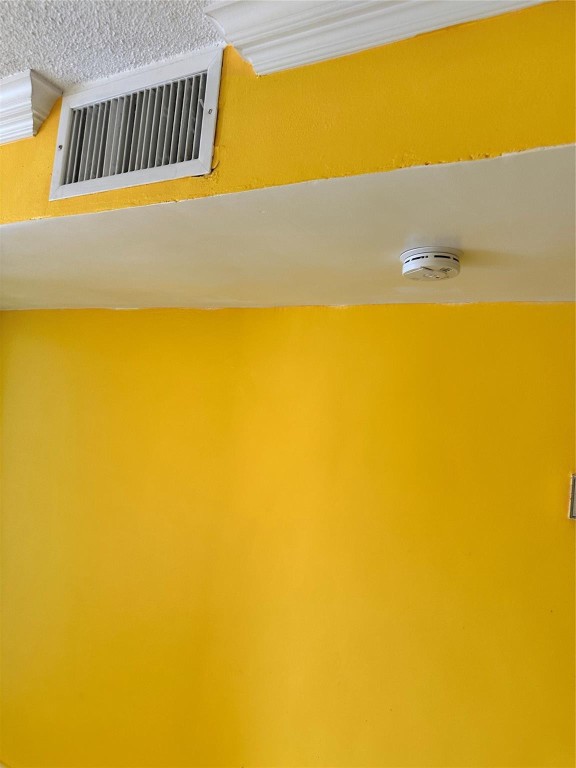 LAKESIDE MANOR NORTH COND - Residential