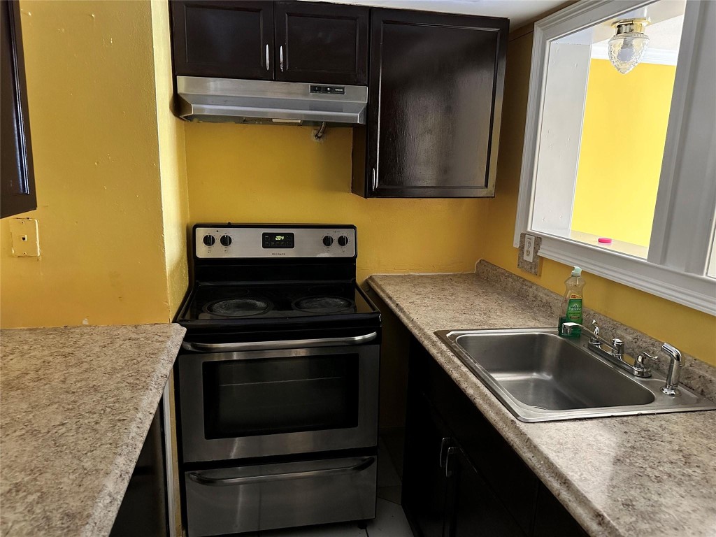 LAKESIDE MANOR NORTH COND - Residential