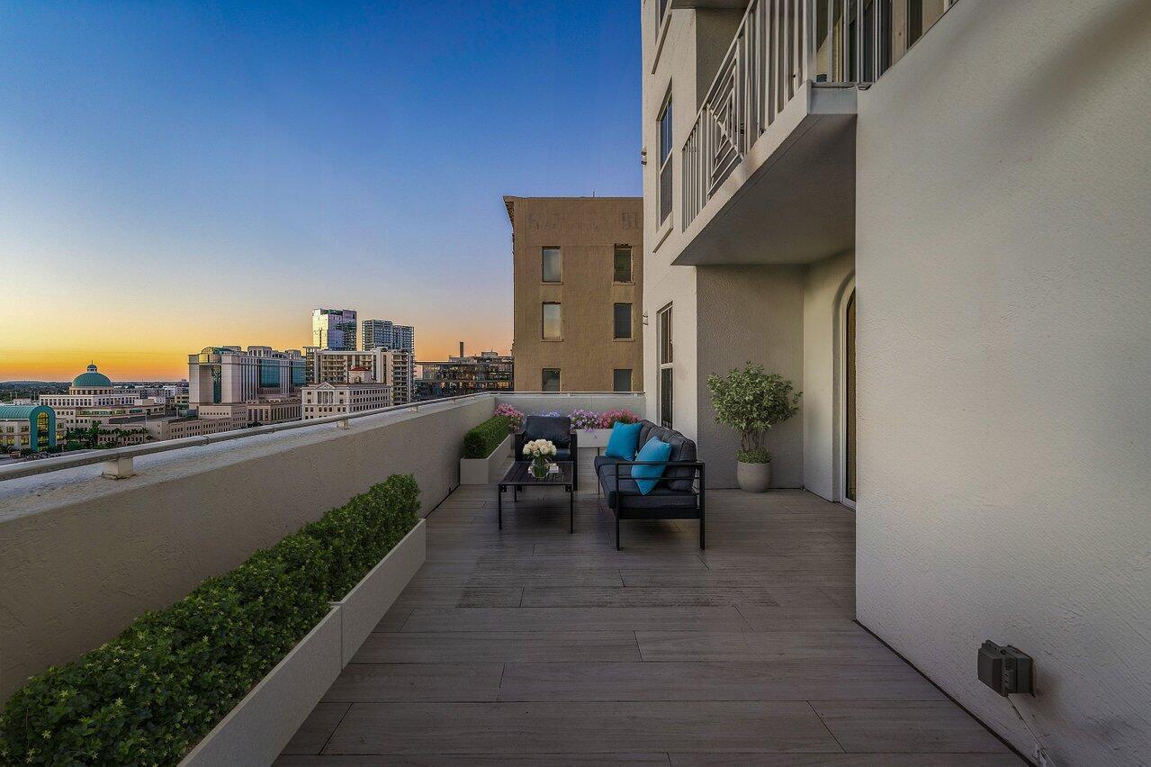 STRAND CONDO - Residential