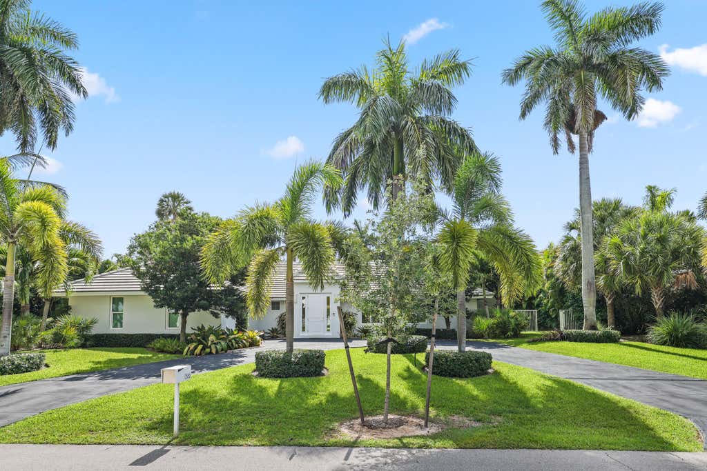 Photo of 1386 S Atlantic Drive, Lantana, FL 33462 (MLS # B26056735)