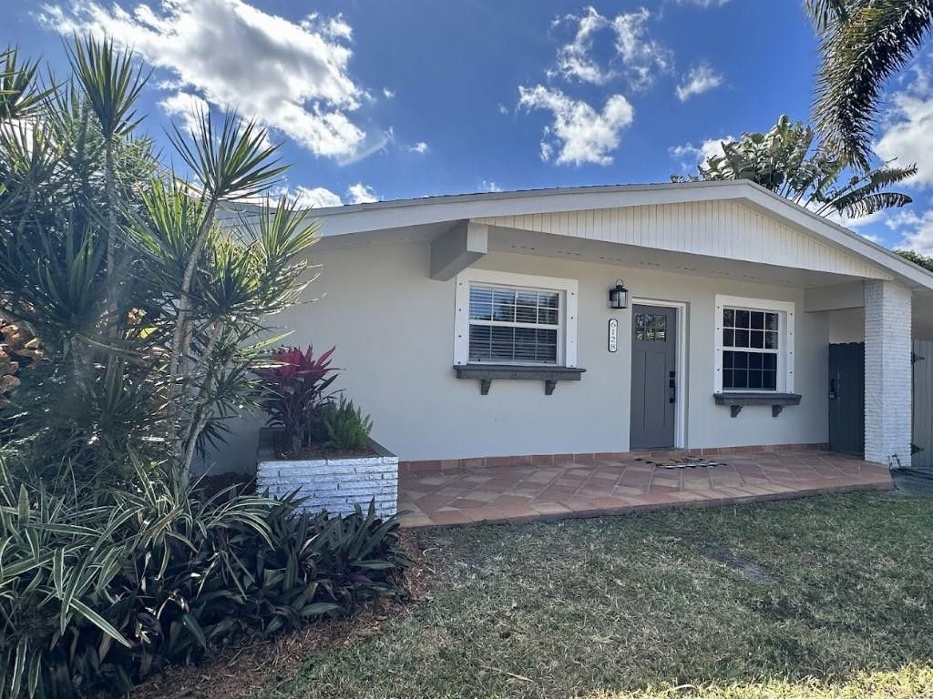 6128 Eden Road, West Palm Beach, FL, 33417/$456,000 3 6128 Eden Road