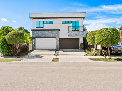 Photo of 315 NE 15th Avenue, Fort Lauderdale, FL 33301 (MLS # B26053070)