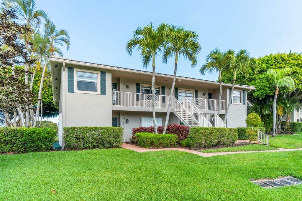 Photo of 5 Stratford Drive #B, Boynton Beach, FL 33436 (MLS # R11114535)