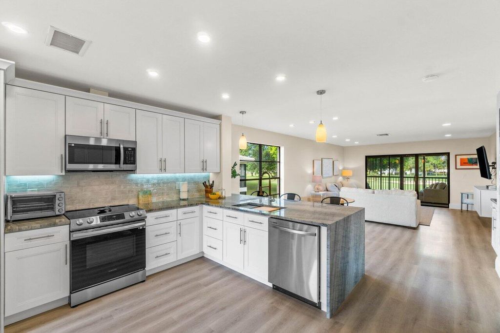 Photo of 5 Stratford Drive #B, Boynton Beach, FL 33436 (MLS # R11114535)