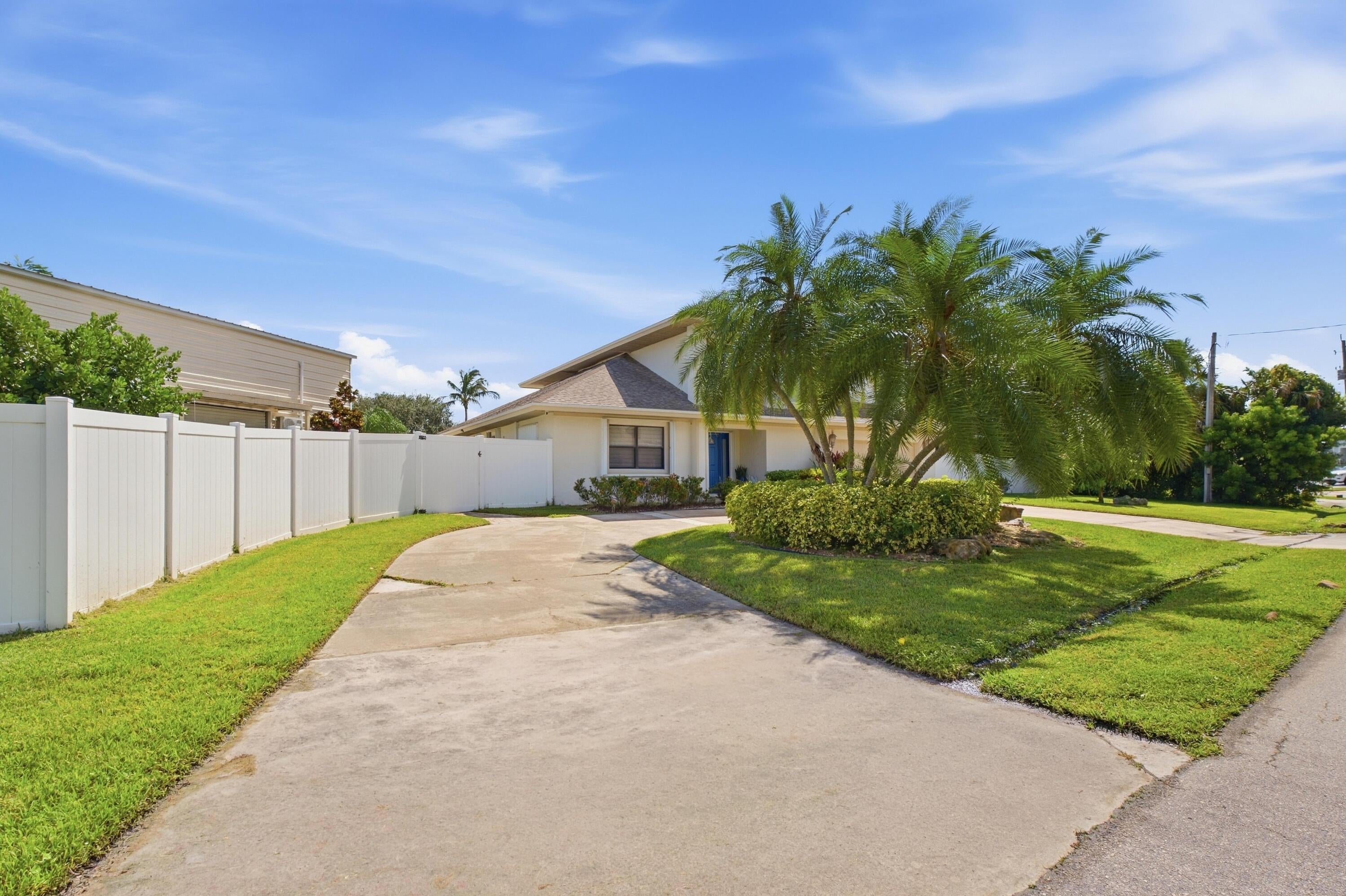 1536 SW EGRET Way