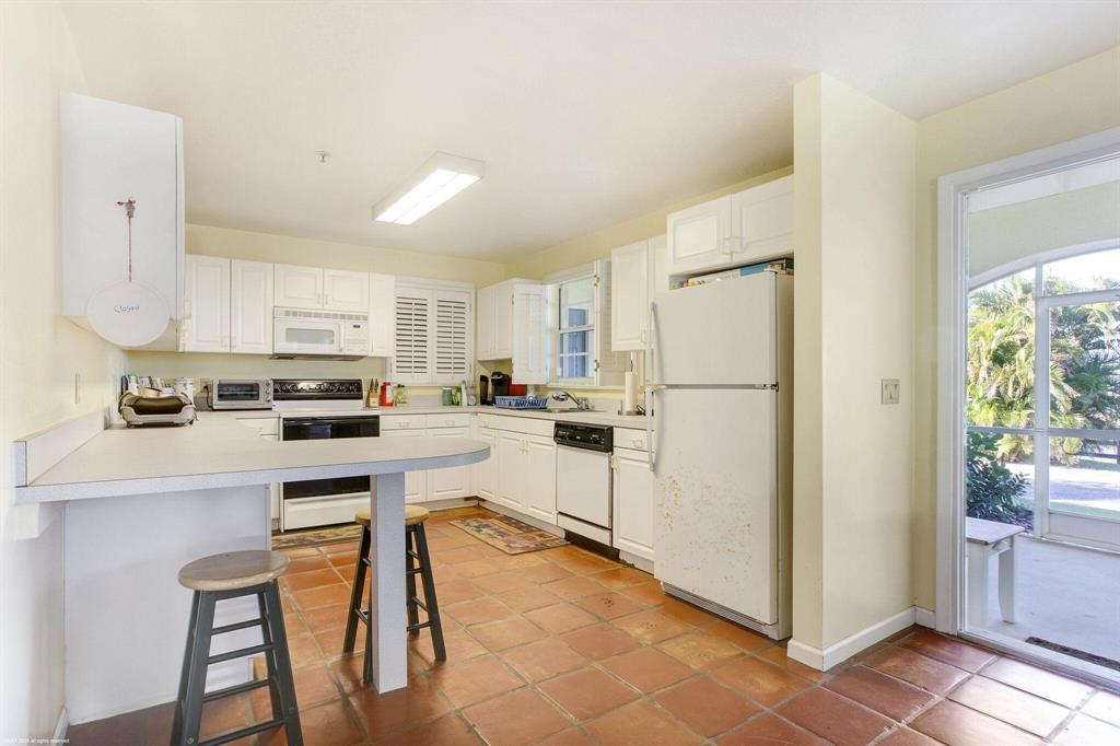 PALM BEACH POINT EAST - Residential