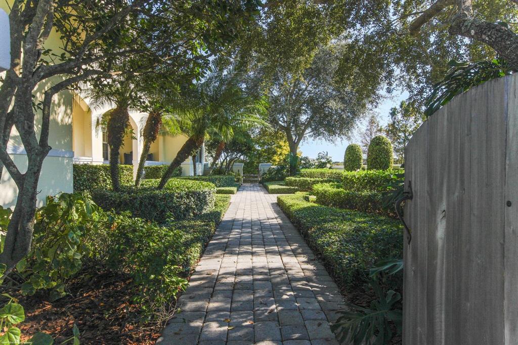 PALM BEACH POINT EAST - Residential