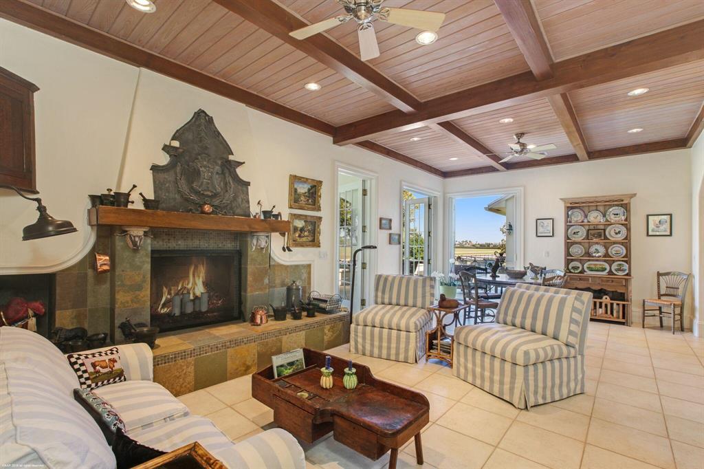 PALM BEACH POINT EAST - Residential