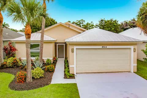 Photo of 8914 SW Bonneville Drive, Stuart, FL 34997 (MLS # B26067532)