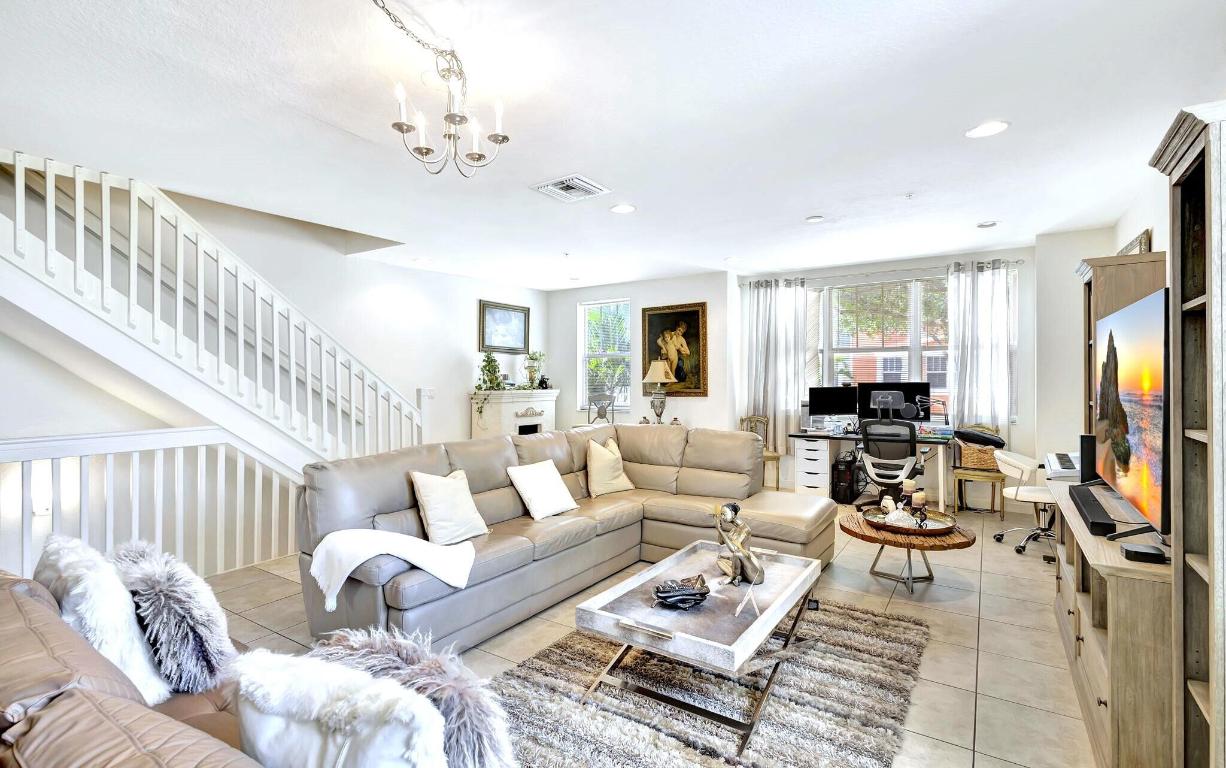 CITYSIDE CONDO - Residential