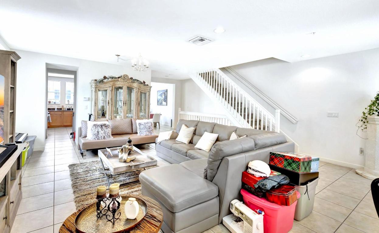 CITYSIDE CONDO - Residential