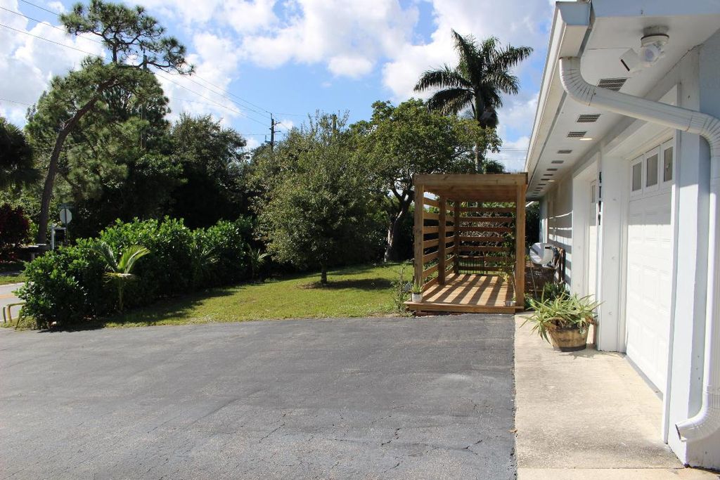 Photo of 4799 SE Horseshoe Point Road, Stuart, FL 34997 (MLS # R10937511)